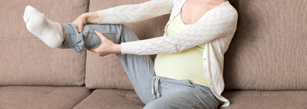 Zwangere vrouw met zware benen